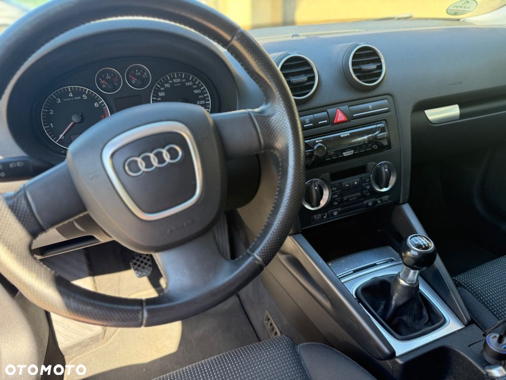 Audi A3 3-drzwiowe 1.6 FSI Ambiente - 10