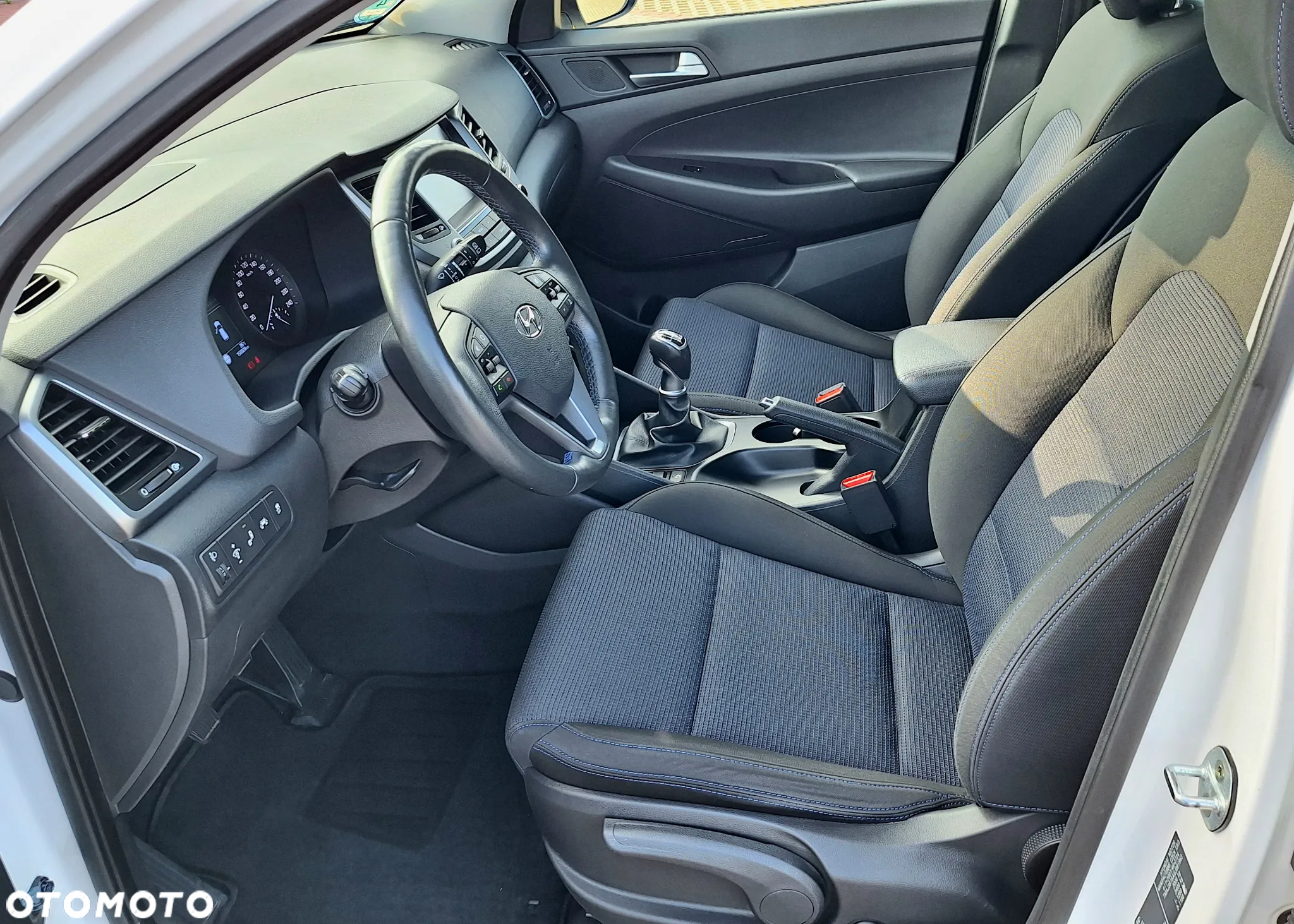 Hyundai Tucson blue 1.7 CRDi 2WD Intro Edition - 18