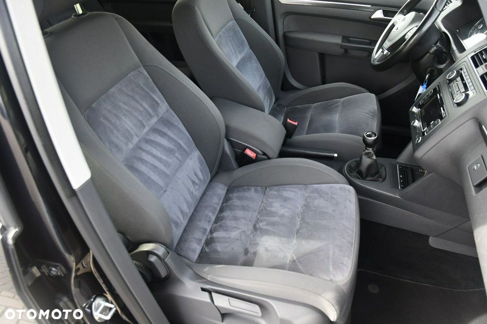 Volkswagen Touran - 19