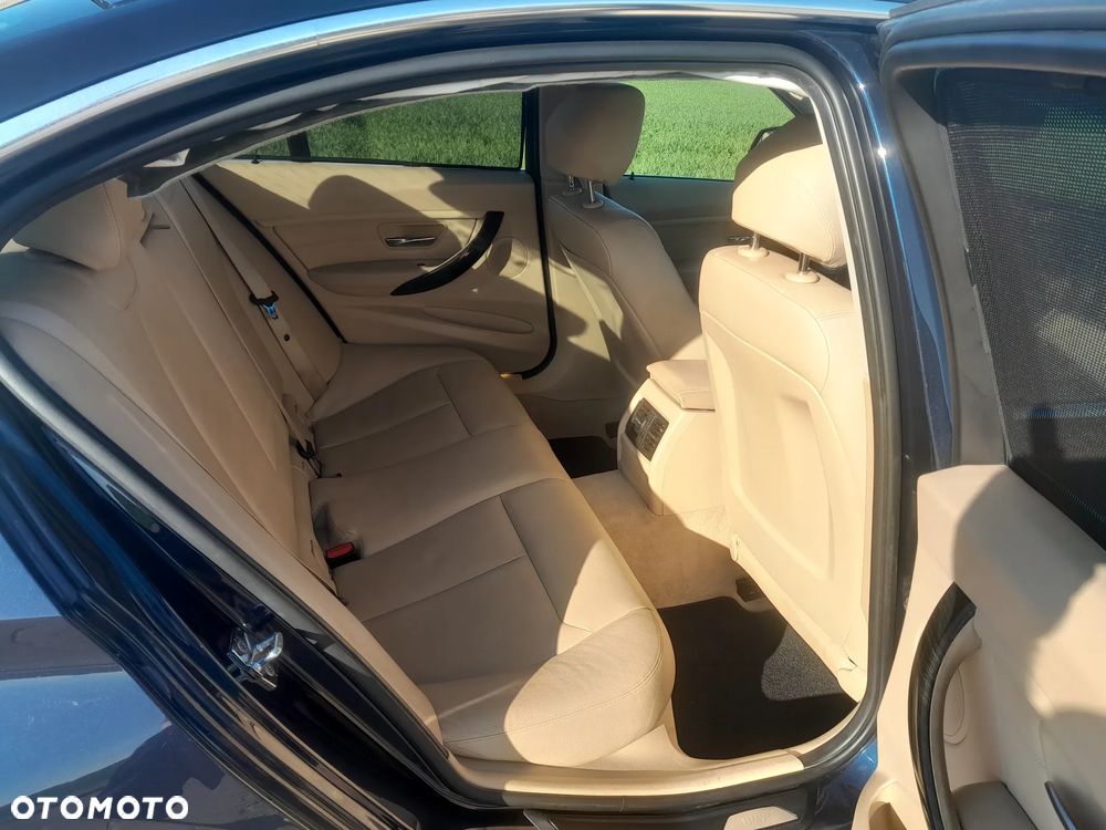 BMW Seria 3 320d Luxury Line - 14