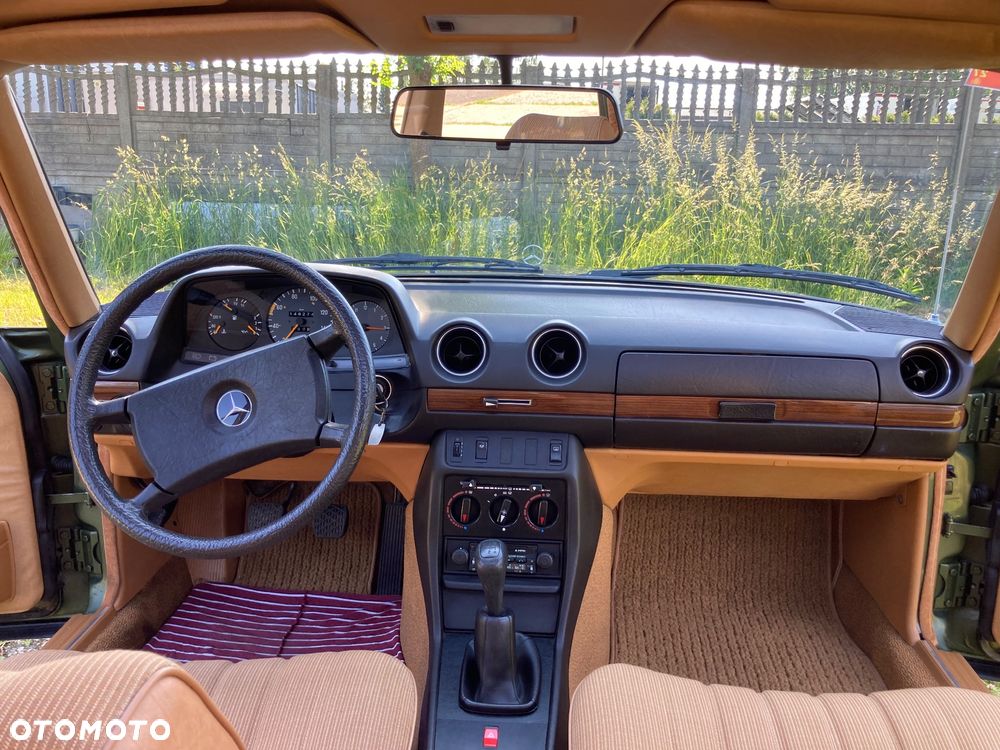 Mercedes-Benz W123 - 27