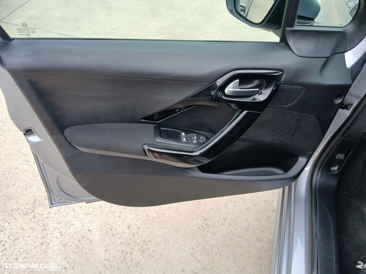 Peugeot 208 1.5 BlueHDi Signature - 15
