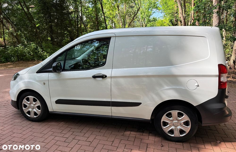 Ford Transit Courier - 10