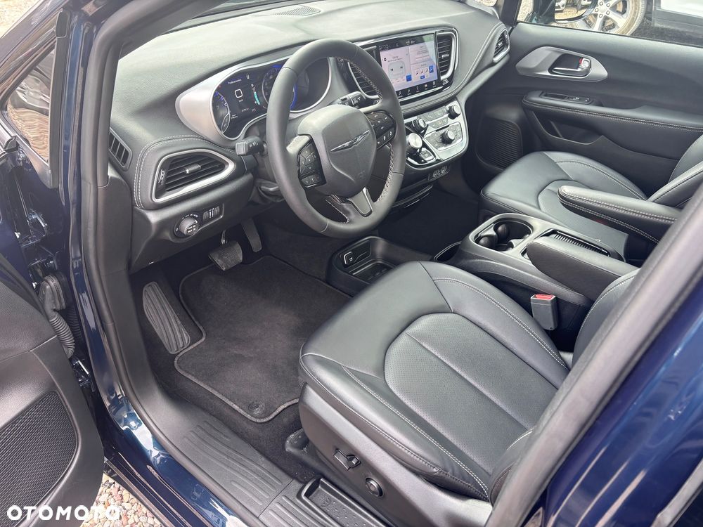 Chrysler Pacifica - 14