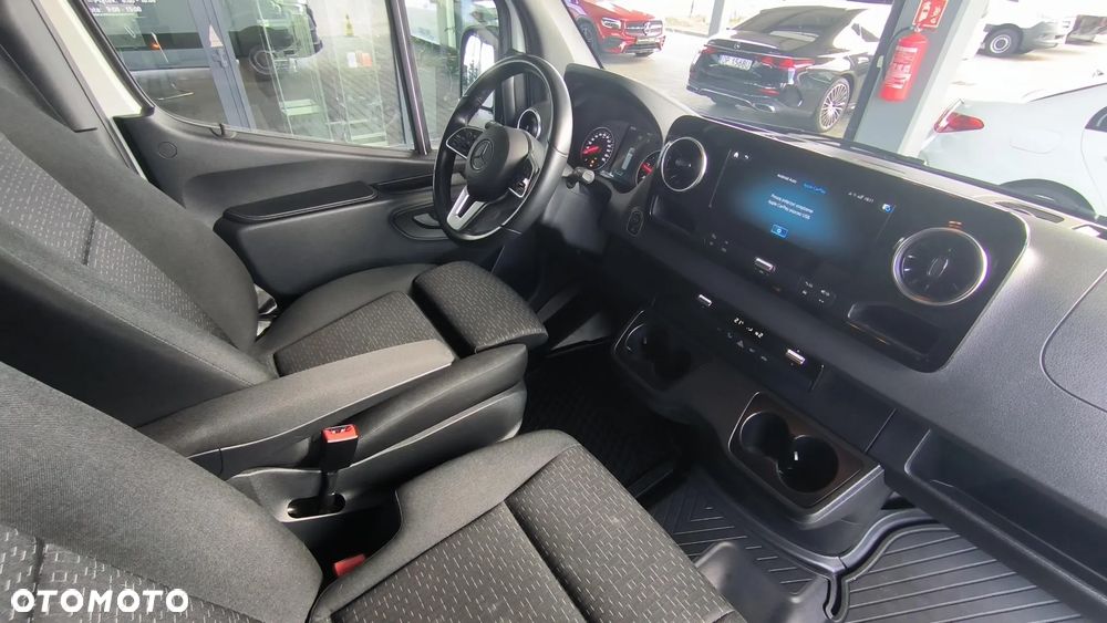 Mercedes-Benz Sprinter - 11