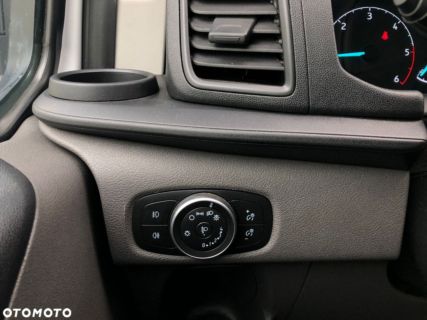Ford Tourneo Custom 2.0 EcoBlue L2 Trend - 32