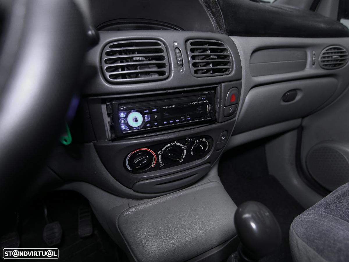 Renault Scénic 1.4 16V RTE - 6