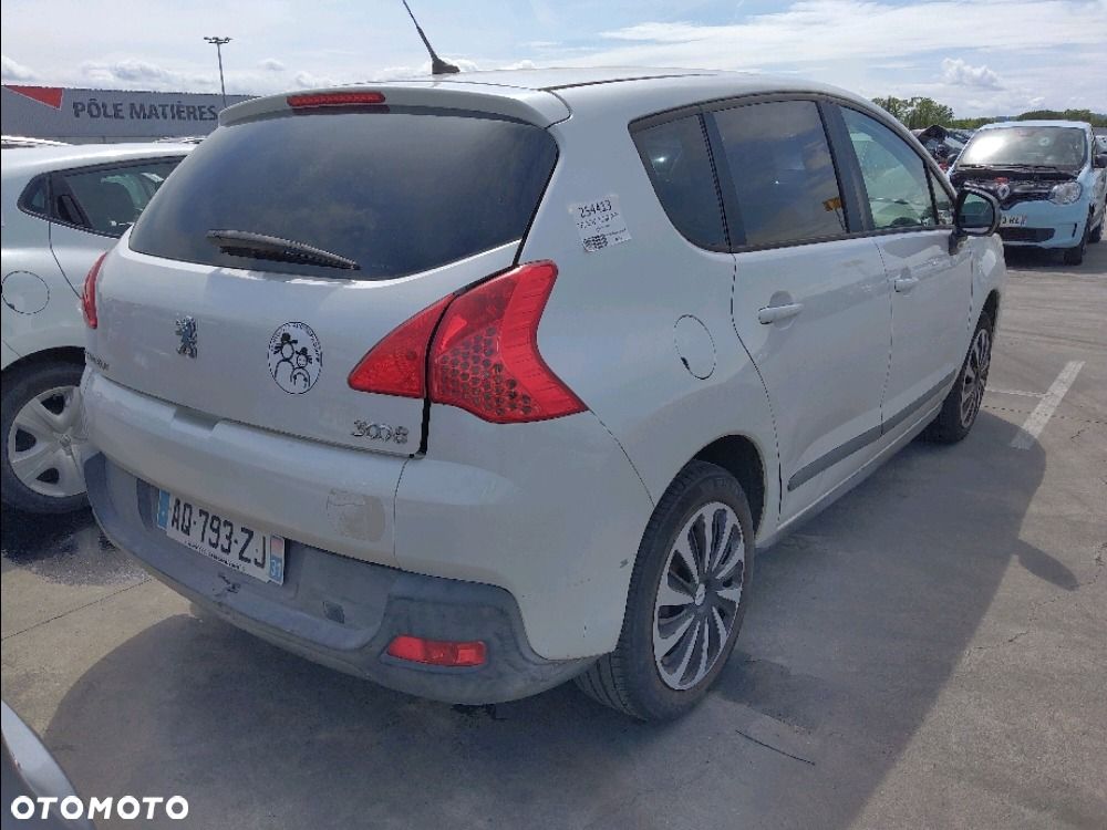 Peugeot 3008 1.6 HDi Premium - 3