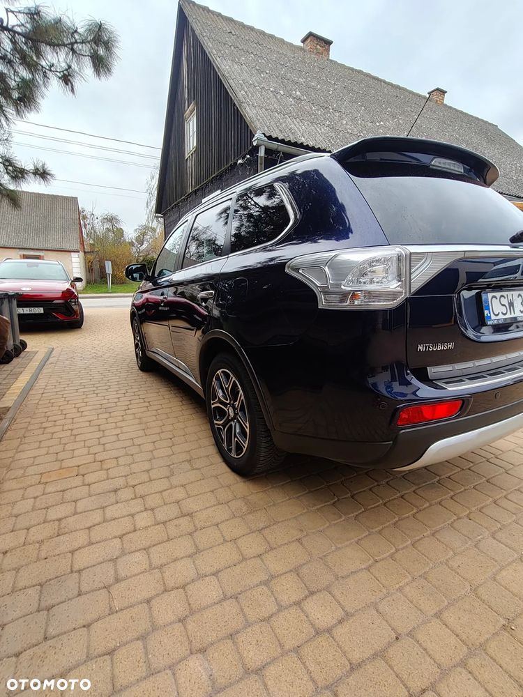 Mitsubishi Outlander - 25