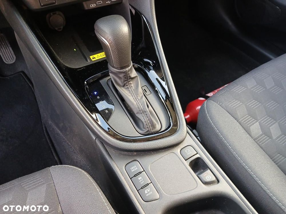 Toyota Yaris Hybrid 1.5 Style - 32