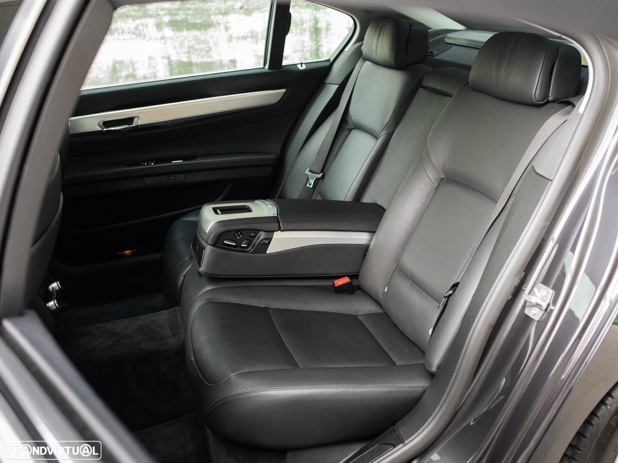 BMW 750 Li xDrive - 24