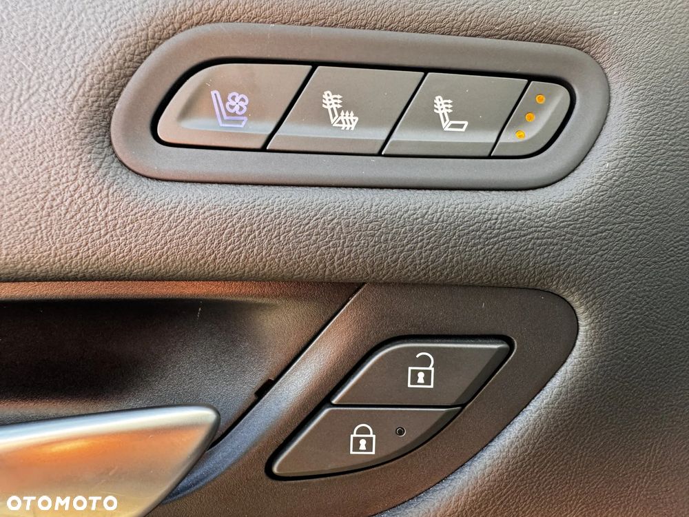 Cadillac Escalade 6.2 V8 AWD AT Platinum - 37