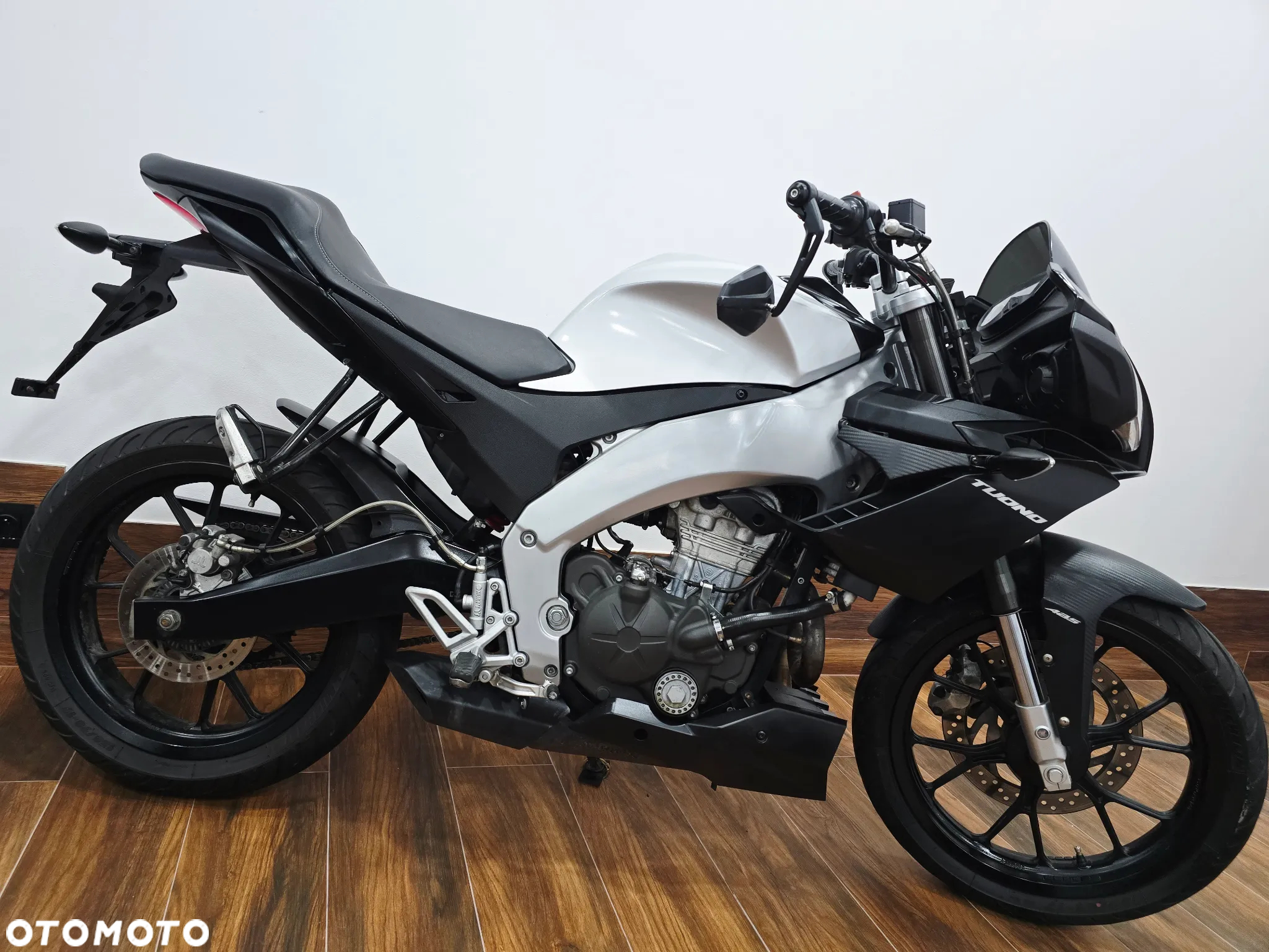 Aprilia Tuono - 8