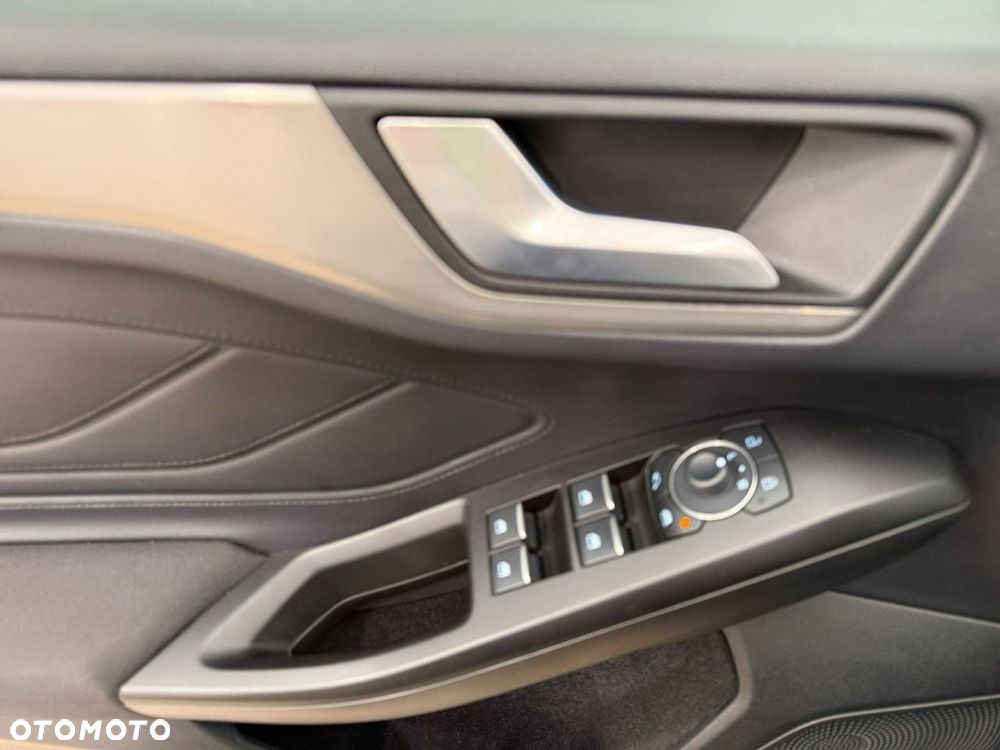 Ford Focus 1.0 EcoBoost Hybrid TITANIUM X - 14
