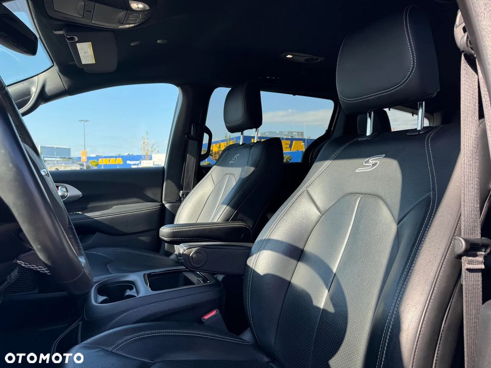 Chrysler Pacifica - 25