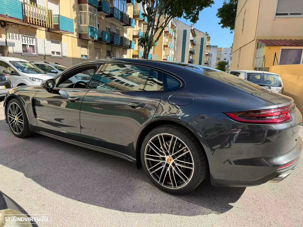 Porsche Panamera 4 E-Hybrid Platinum Edition - 3