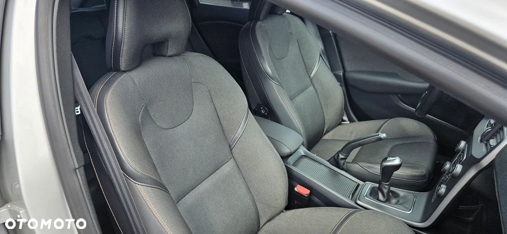 Volvo V40 Cross Country - 25