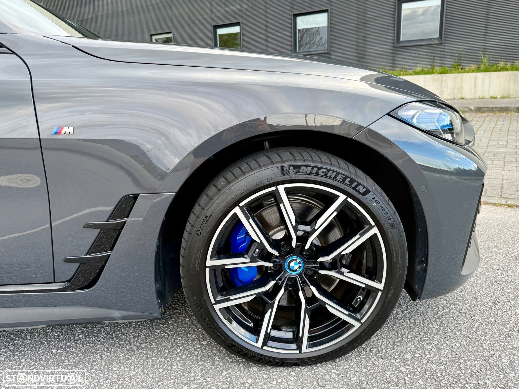BMW i4 eDrive40 Desportiva M - 18
