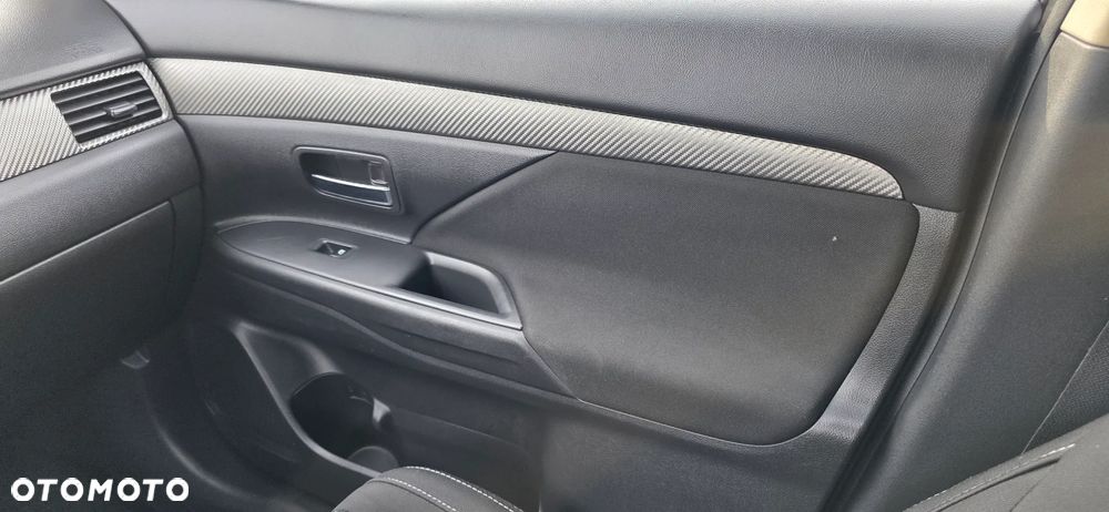 Mitsubishi Outlander 2.0 Instyle Navi 4WD CVT - 13