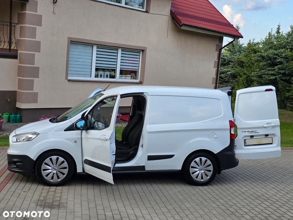 Ford Transit Courier - 13