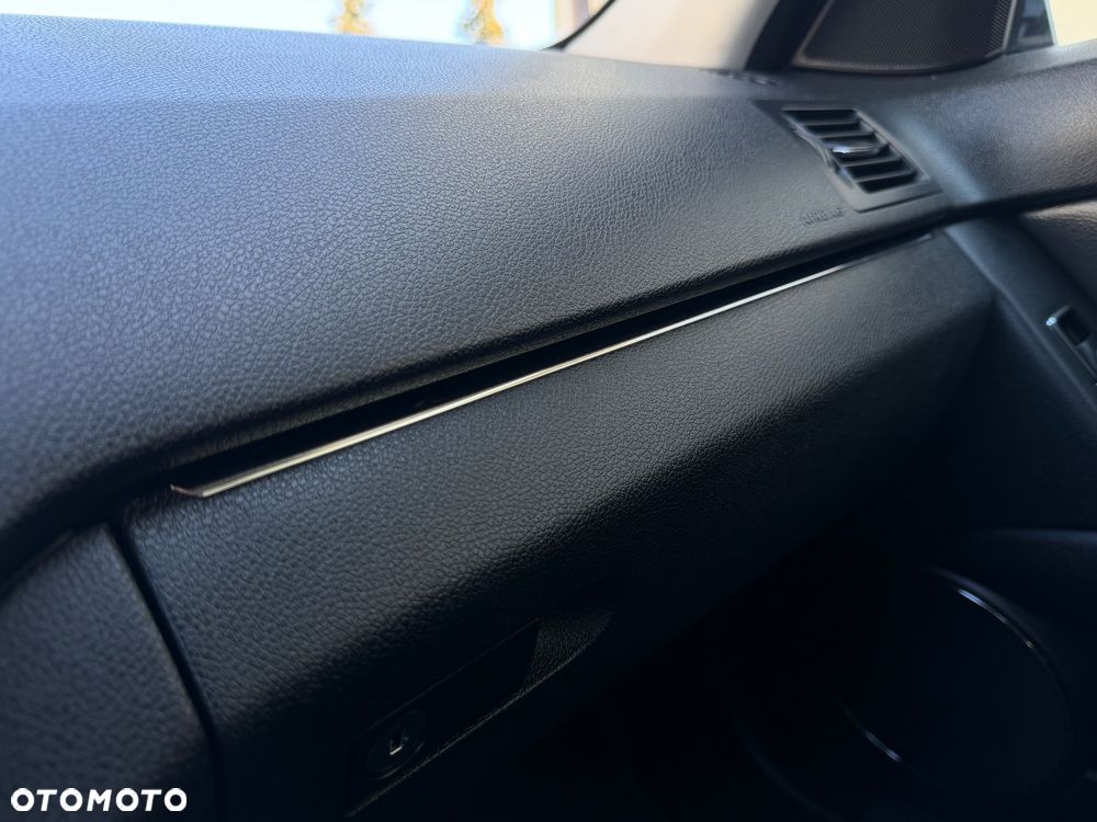 Mercedes-Benz Klasa C 200 (BlueEFFICIENCY) Elegance - 39