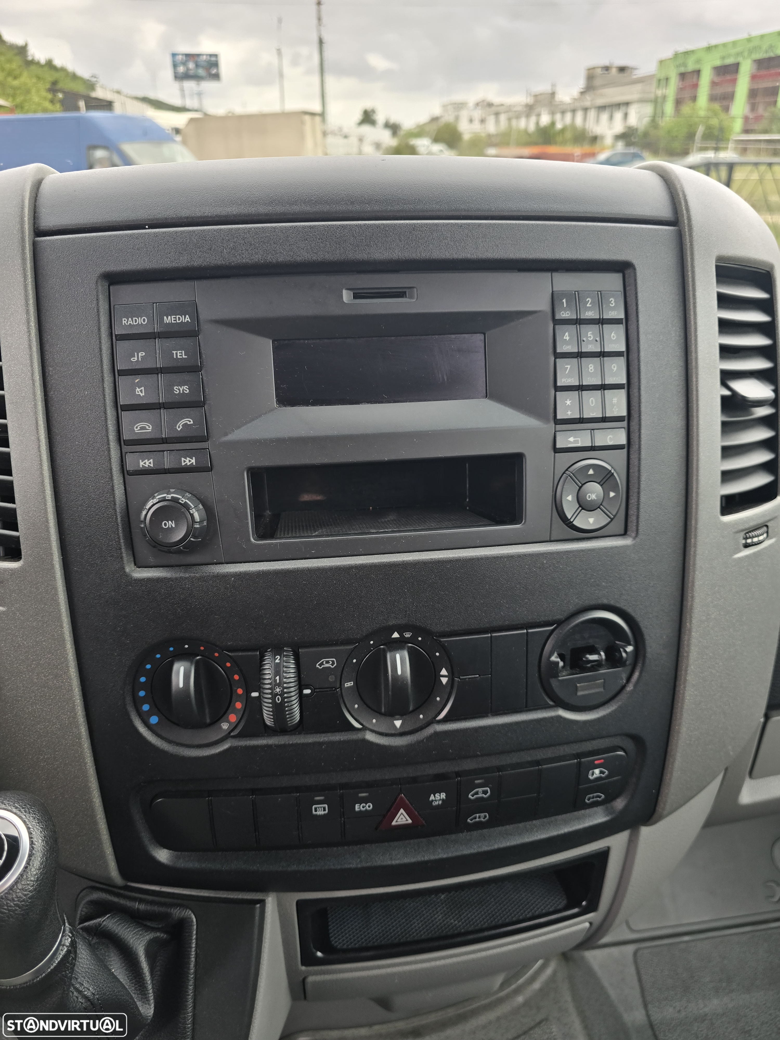 Mercedes-Benz Sprinter - 13