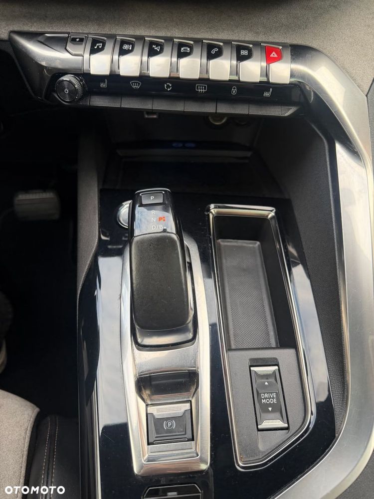 Peugeot 3008 1.6 PureTech HYbrid4 GT Line S&S EAT8 - 25