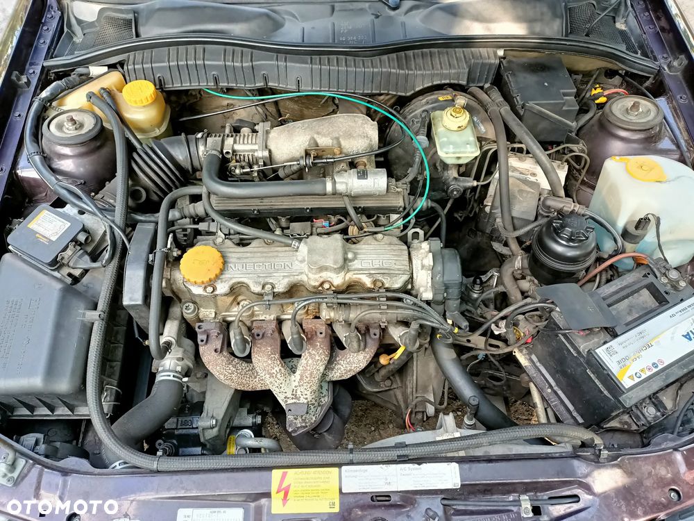 Opel Vectra 2.0 CDX - 27