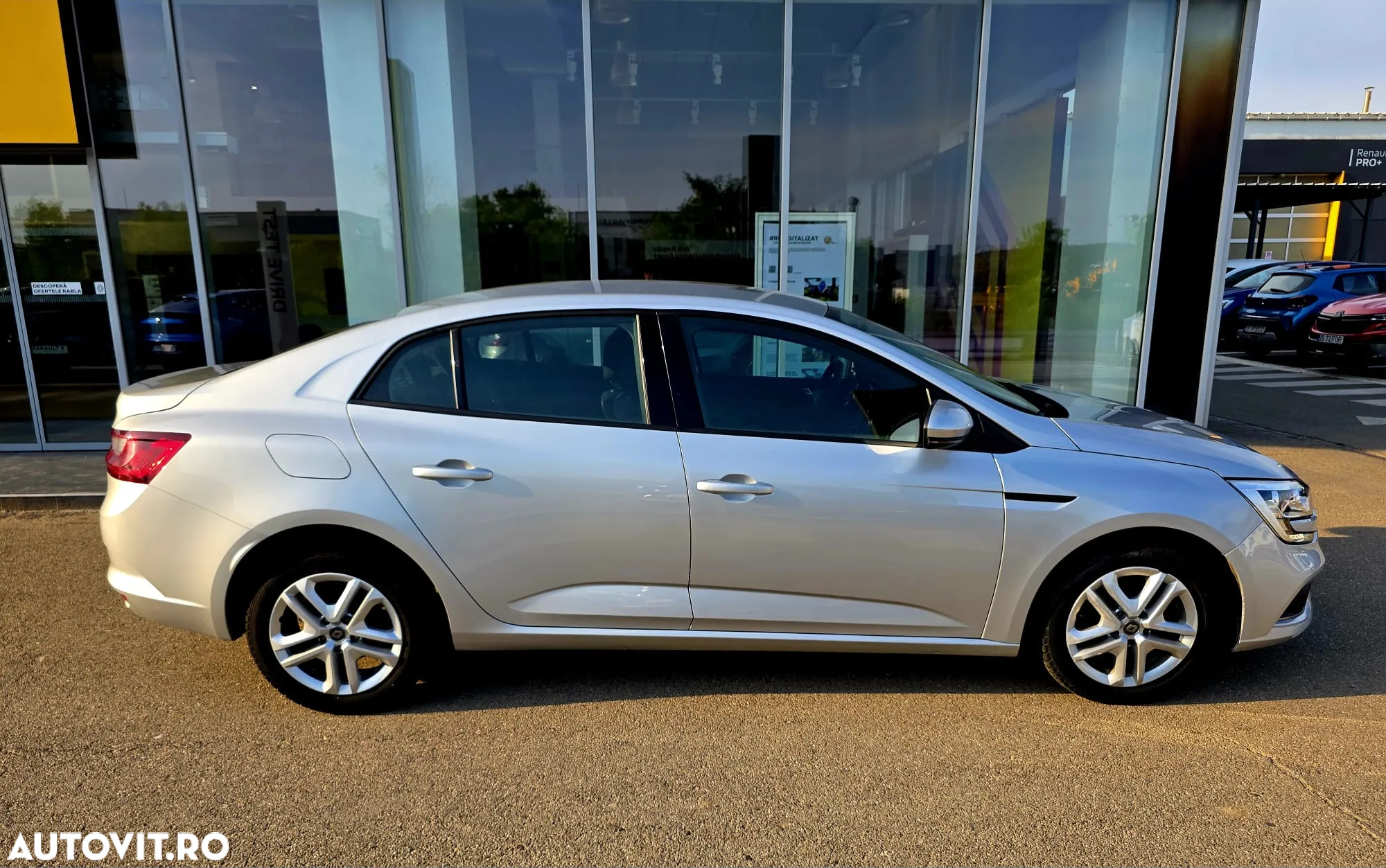 Renault Megane TCe 116 GPF Life - 12