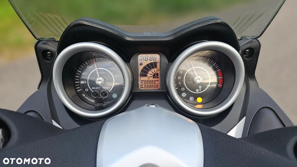 Yamaha X-max - 10