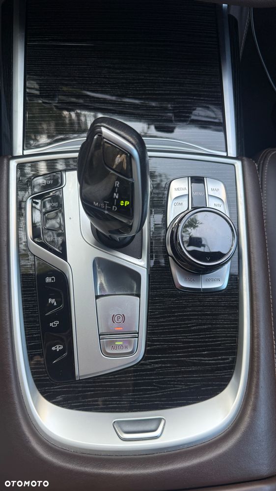BMW Seria 7 745e sport - 11