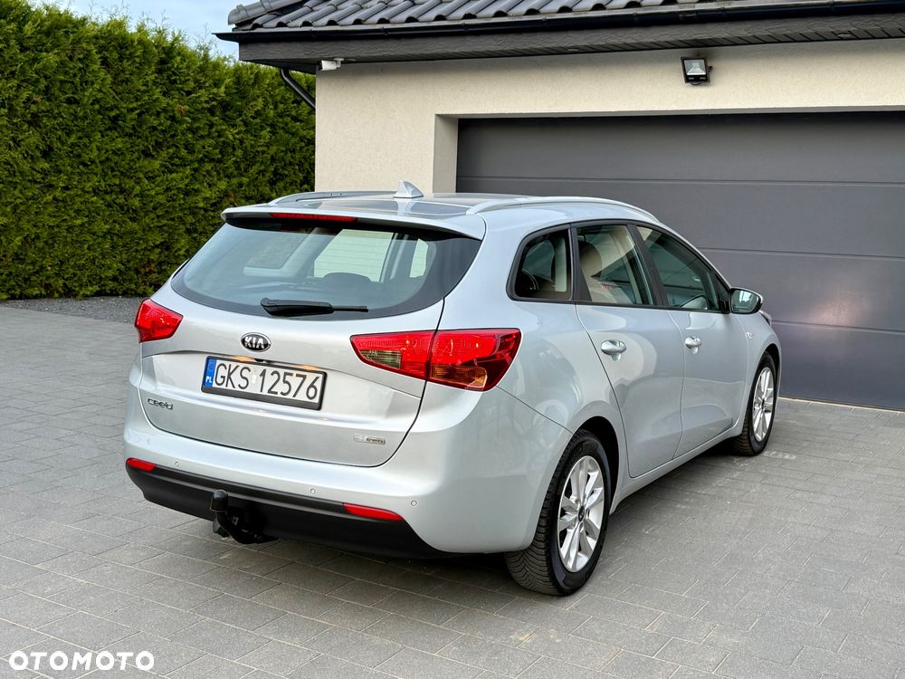 Kia Ceed 1.6 GDI ISG Vision - 25