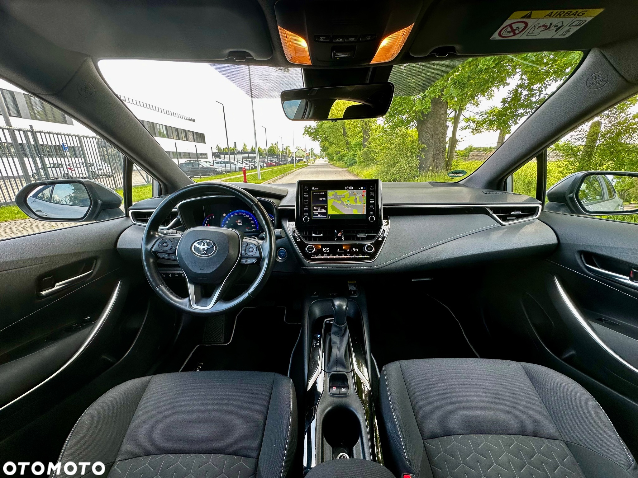 Toyota Corolla 2.0 Hybrid Style - 17
