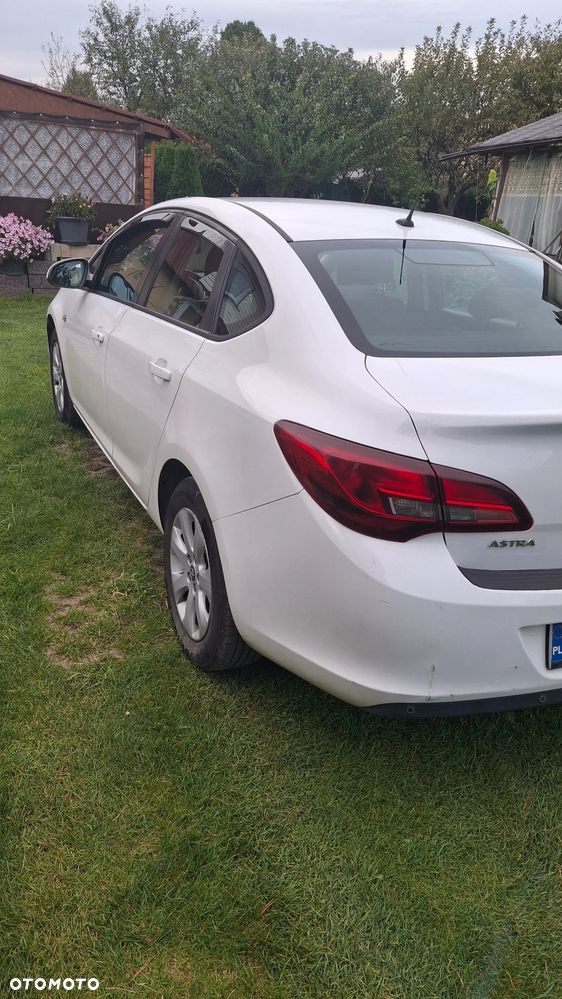 Opel Astra 1.6 EU6 - 4