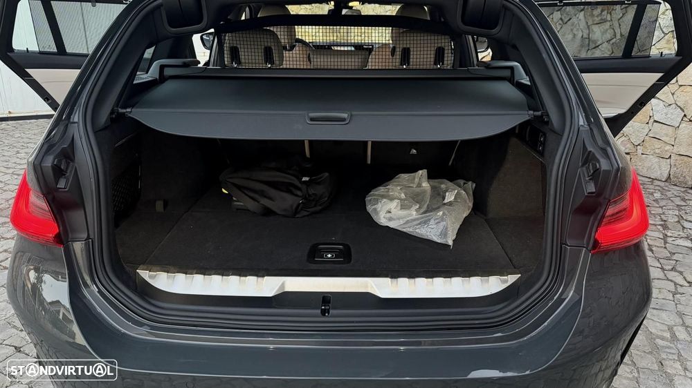 BMW 330 e Pack Desportivo M Auto - 18