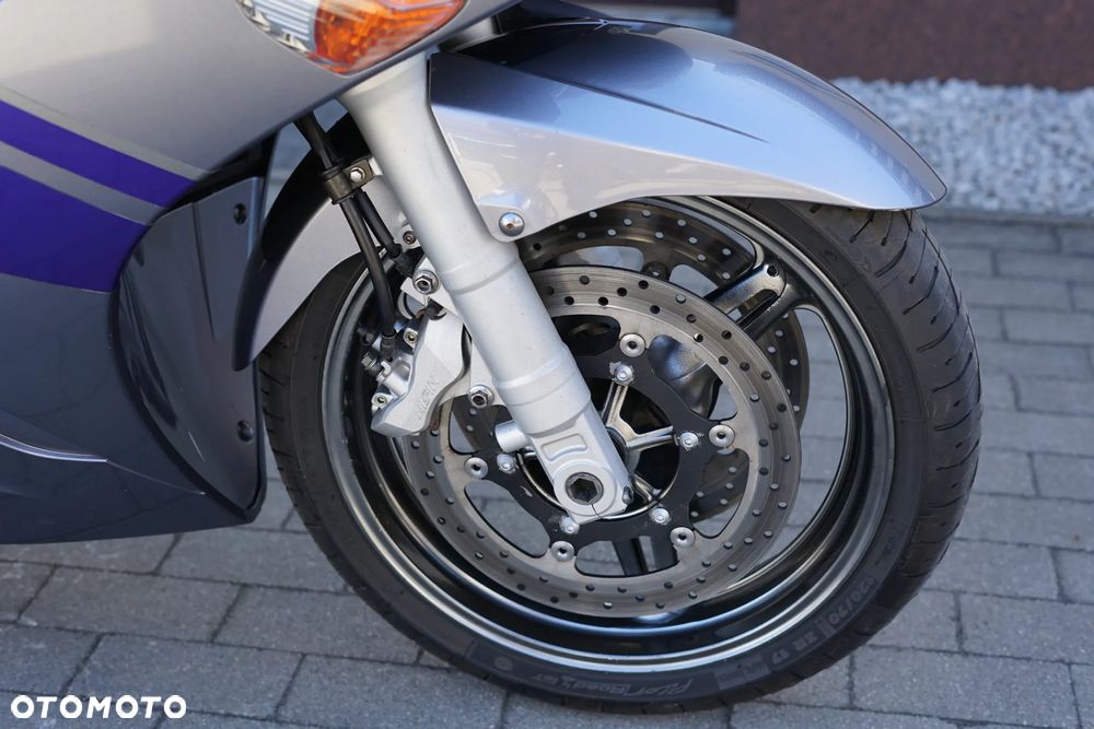 Yamaha FJR - 16