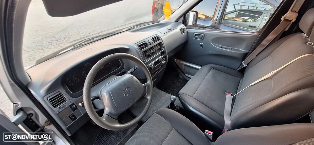 Toyota HiAce 2.4 D LXH12LB - 7