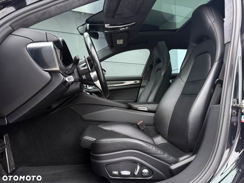 Porsche Panamera Turbo - 36