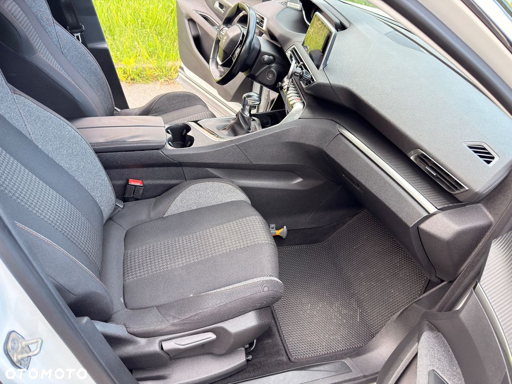 Peugeot 5008 - 10