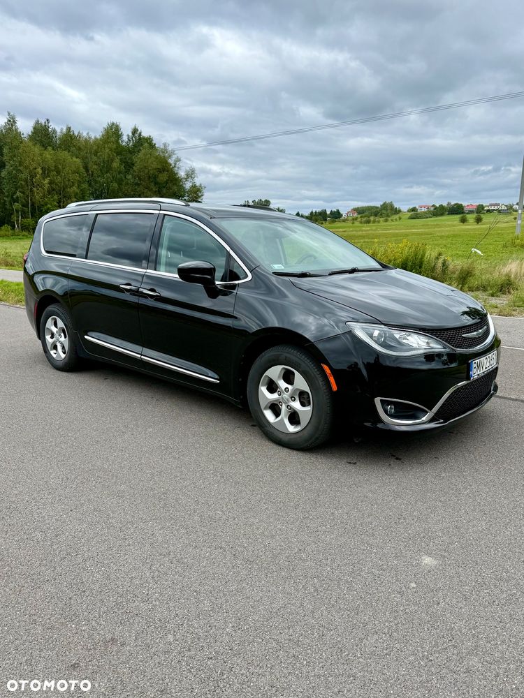 Chrysler Pacifica - 4