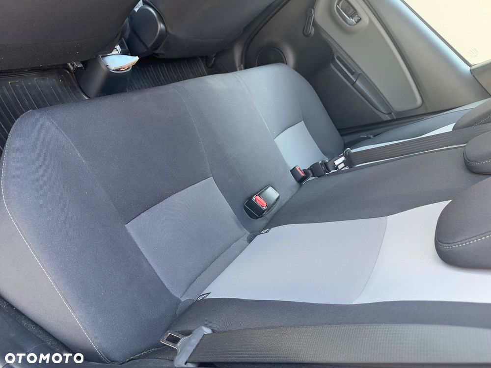 Toyota Yaris - 25