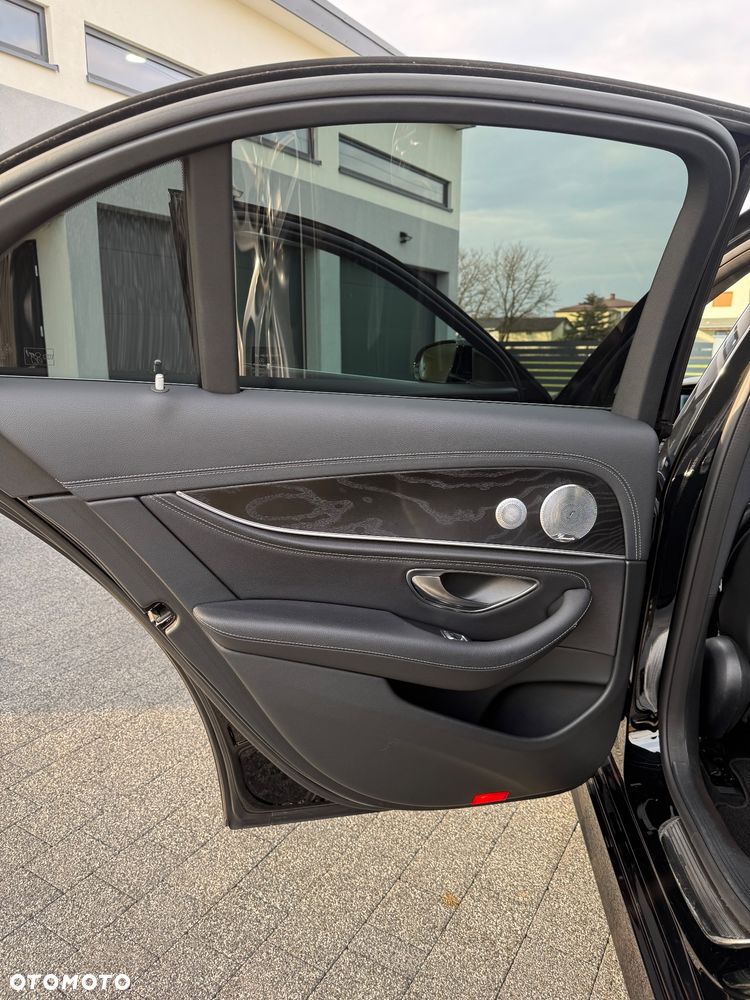 Mercedes-Benz Klasa E 220 d 4-Matic 9G-TRONIC - 11
