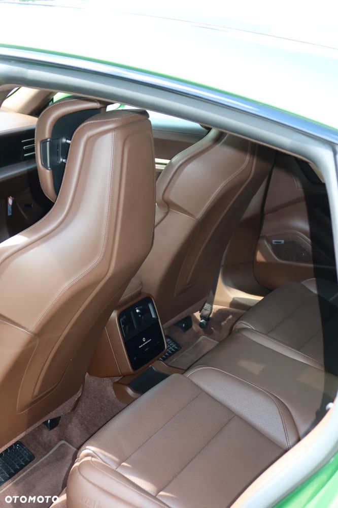 Porsche Taycan - 22