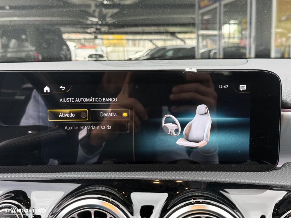 Mercedes-Benz A 250 Limousine e AMG Line - 35