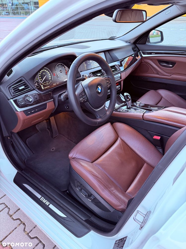 BMW Seria 5 530d xDrive Luxury Line - 9