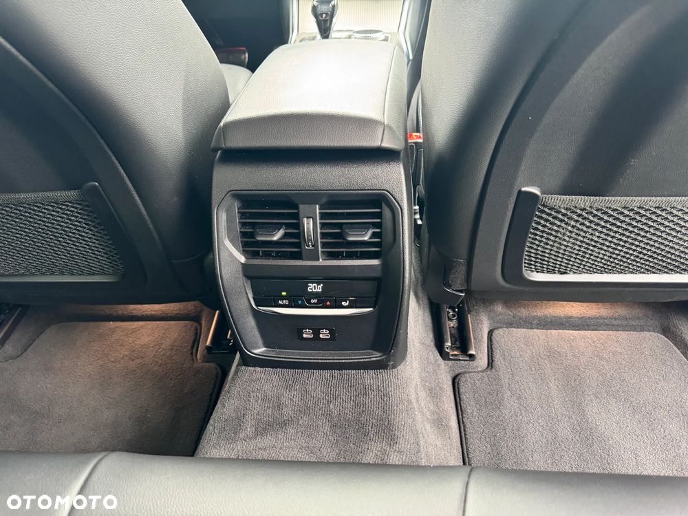 BMW Seria 3 318i M Sport - 19