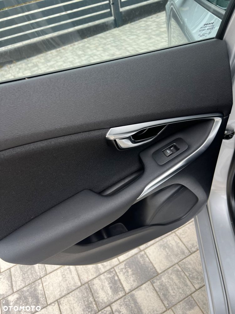 Volvo V40 D2 Drive-E Momentum - 16