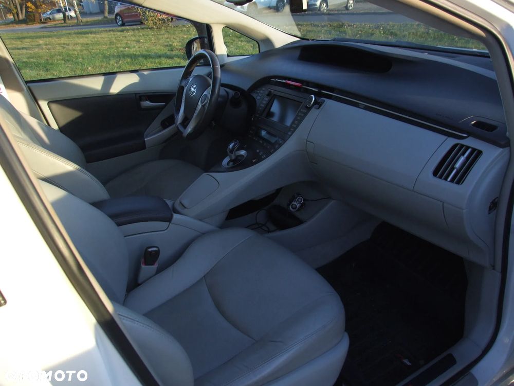 Toyota Prius 1.8 HSD Sol - 6