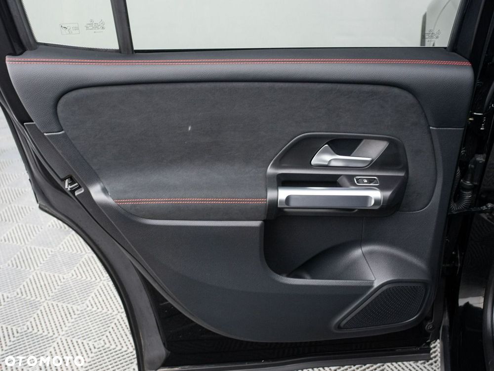 Mercedes-Benz GLB 200 d 4-Matic AMG Line 8G-DCT - 25
