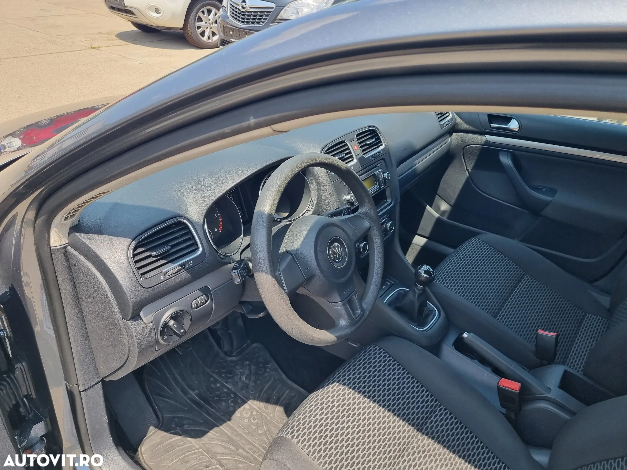 Volkswagen Golf 1.6 TDI BlueMotion Technology Comfortline - 12